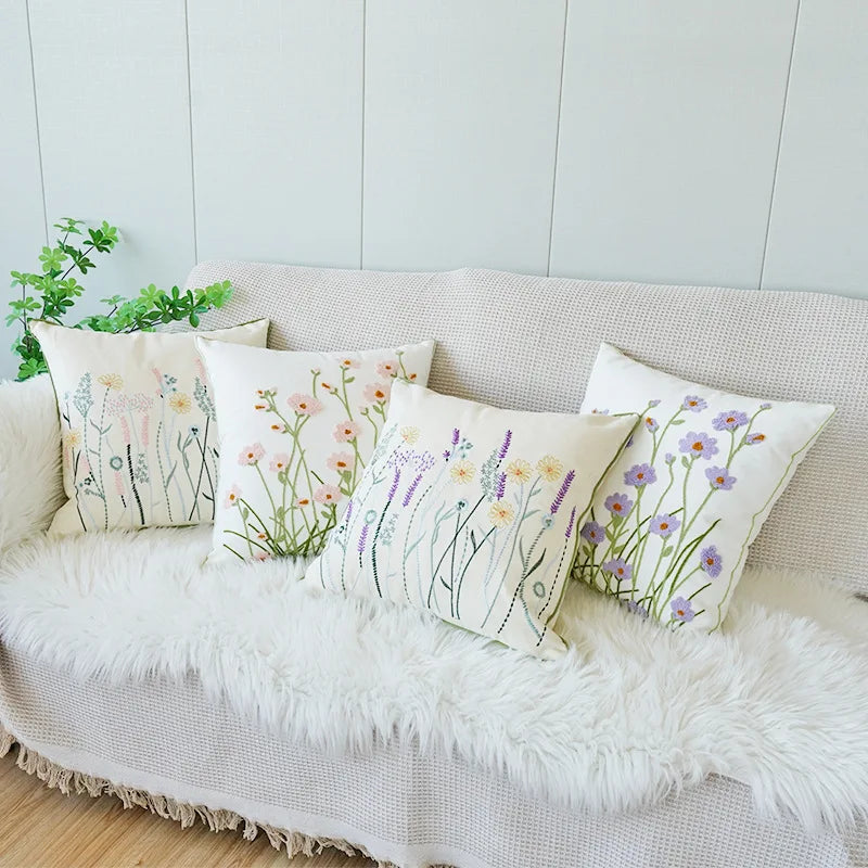 coussin blanc motif floral traditionnel décoration salon 45x45cm