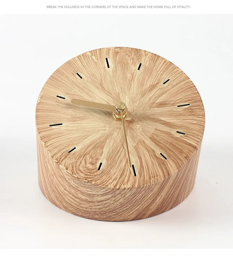 horloge décorative moderne minimaliste aspect bois grainé forme conique ronde aiguilles dorées salon chambre