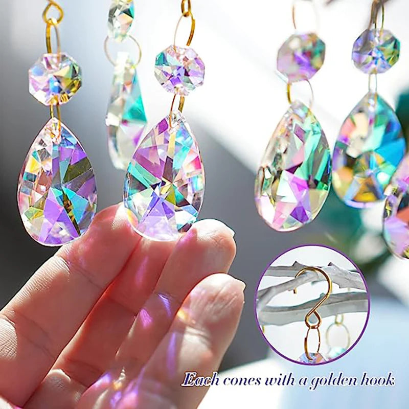 pendentif décoratif verre transparent facetté forme goutte multicolore anneau métallique décoration