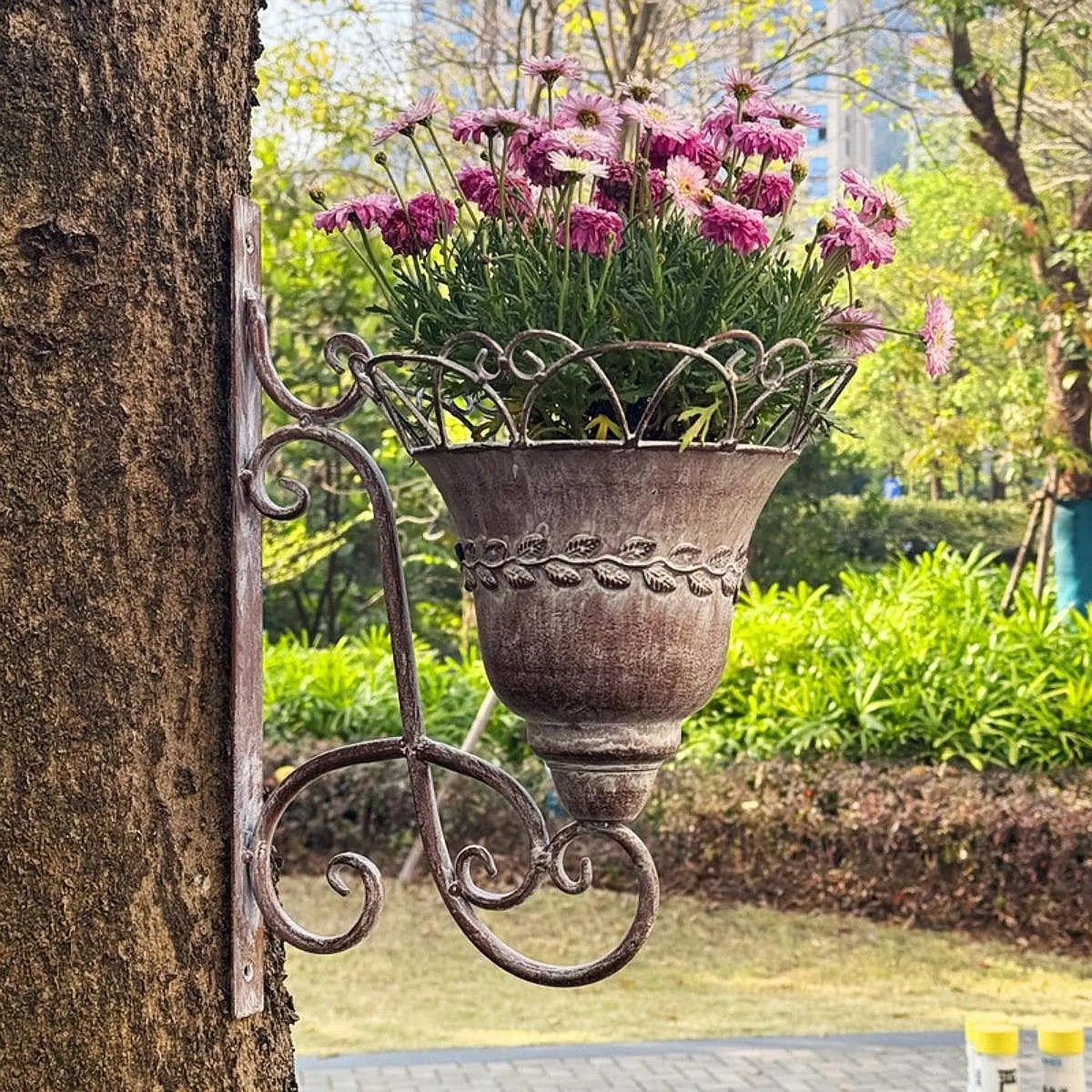 panier fleurs vintage cache pot suspendu mur ornements floraux marron gris sculptéextérieurintérieur decoration