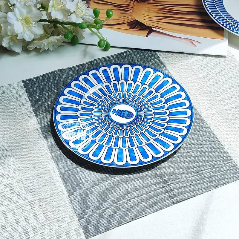 assiettes bleu motif floral tasse blanc classique opacité