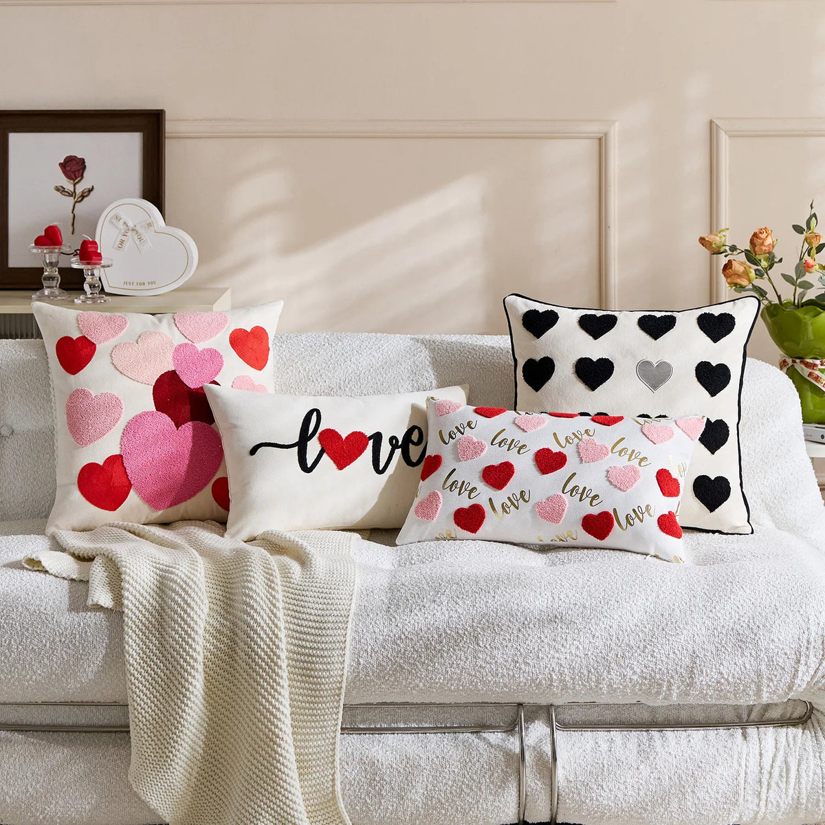 housse coussin brodé cœur love moderne blanc rouge rose fixation décoration intérieure voiture