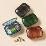 boîte pilules réutilisable moderne clips bleu vert marron opaque transparent articles divers