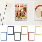 Cadre photo magnétique A4 argent sur mur blanc avec document