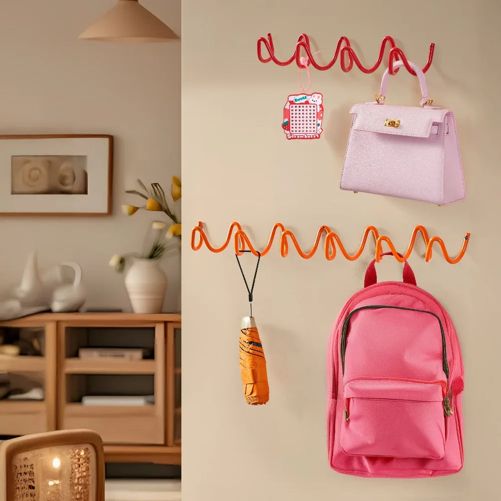 support mural moderne crochets rouge orange noir spirale décoration intérieure porte clés sac shopping