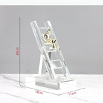 support smartphone transparent moderne figurine dorée minimaliste chambre