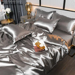Parure de lit satin 160x200 violet sur un lit moderne