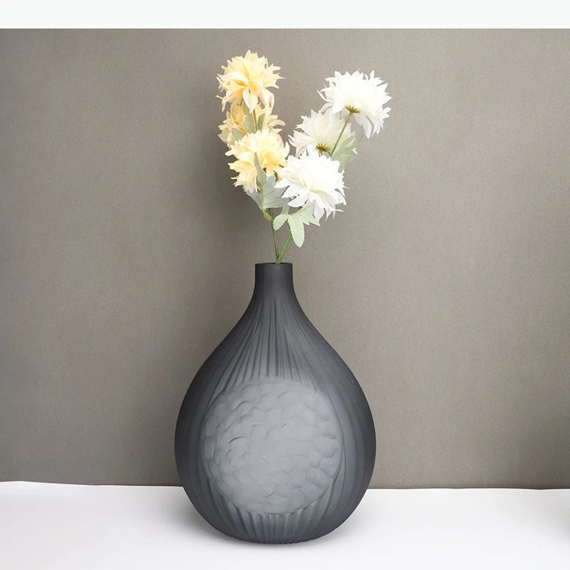 vase verre gris moderne fleurs artificielles peonies chrysanthemums decoration table decoratif arrangement floral