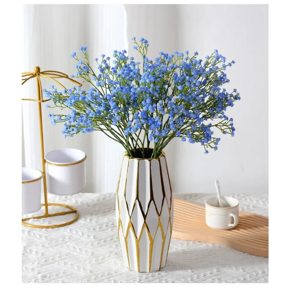 bouquets artificiels fleurs blanches bleues violettes rouges roses decoration moderne minimaliste extérieurintérieur