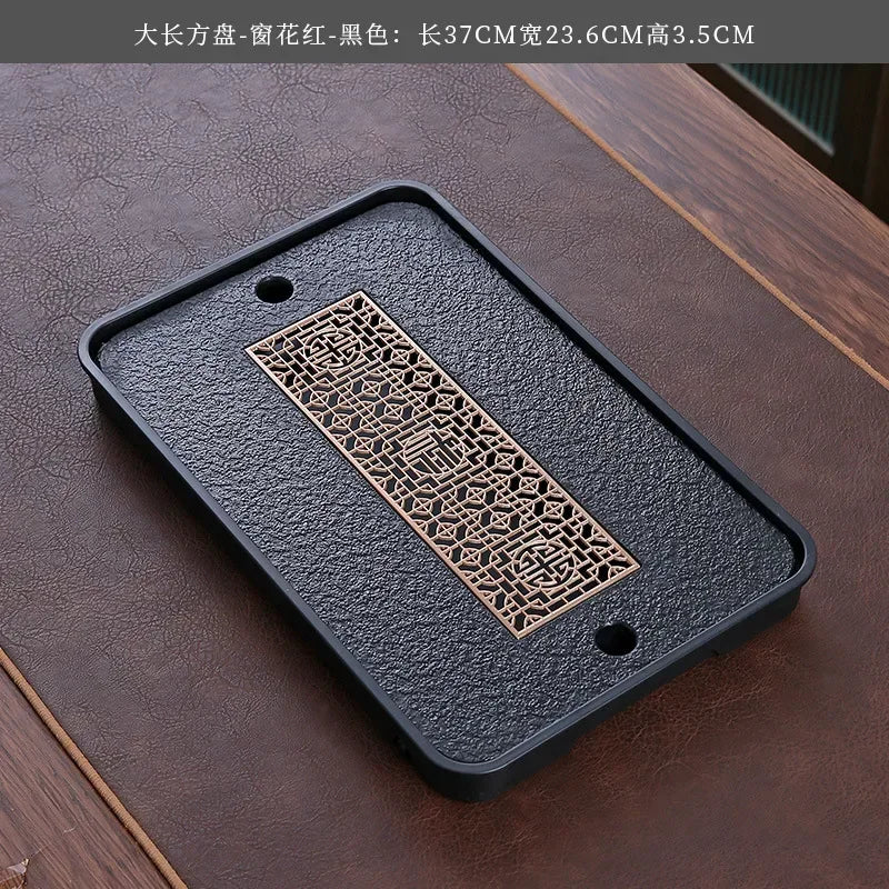plateau thé noir insert doré traditionnel asiatique service table texture bois clair tasses théière