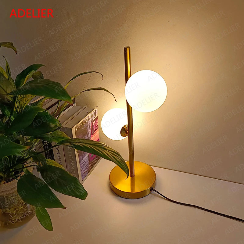 Lampe de table en verre et fer avec éclairage LED blanc chaud