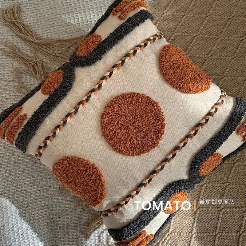 taies d'oreiller géométriques brodées boho chic couleurs beige orange gris franges respectueuses environnement decoration