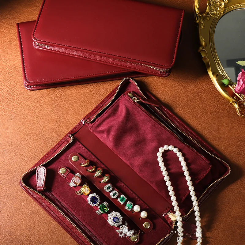 sac rangement bijoux velours rouge élégant pochettes porte bijoux cuir doublure intérieure classique anneaux