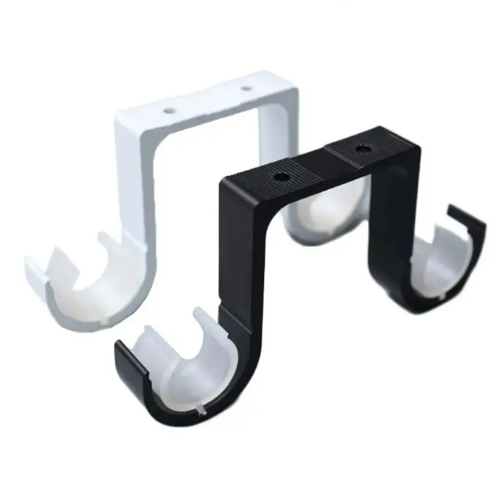 Supports montés au plafond avec tringle à rideau