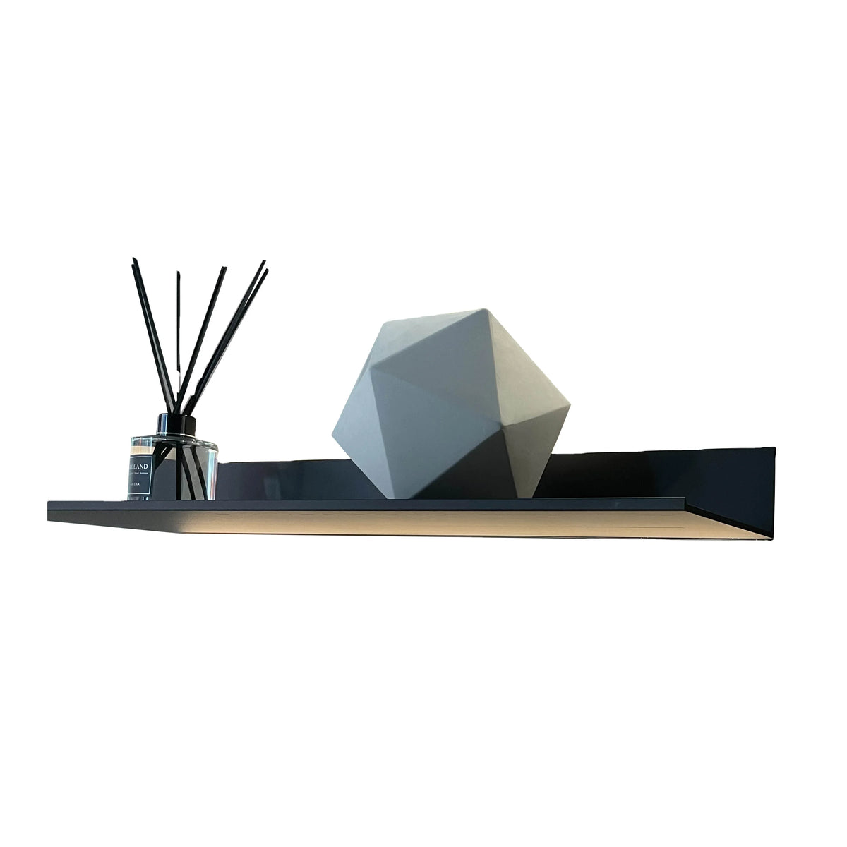 étagère murale moderne aluminium noir sans motif contemporaine salon horloge vase livres