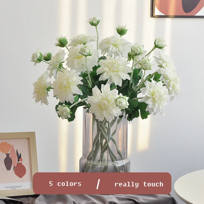 bouquet dahlias rose clair blanc minimaliste décoration intérieure hiver anniversaire noël mariage