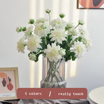 bouquet dahlias rose clair blanc minimaliste décoration intérieure hiver anniversaire noël mariage