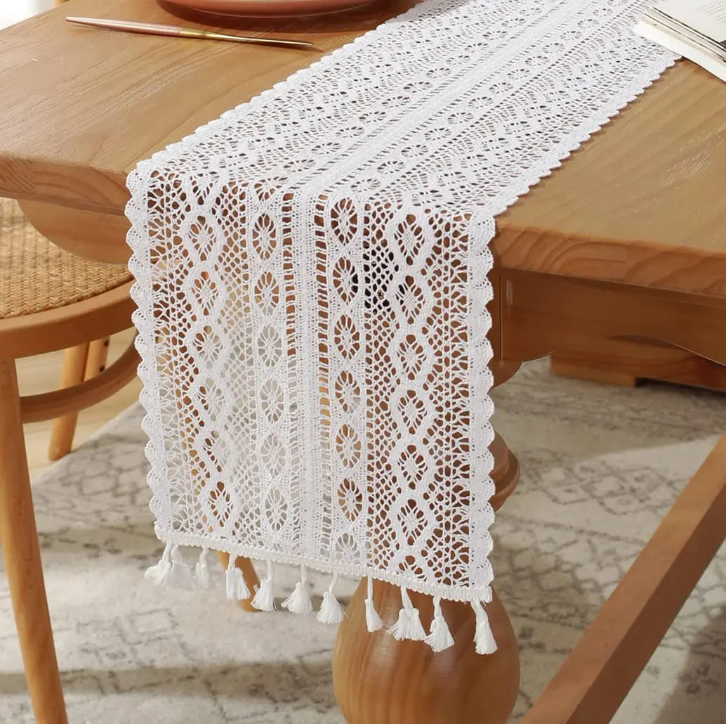 nappe bohème dentelle motif floral franges transparente champêtre rustique table décoration
