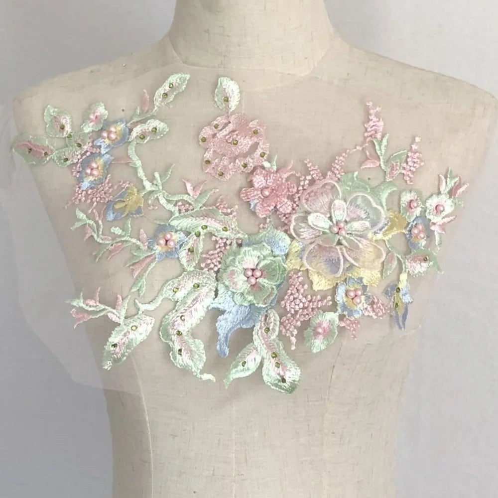 appliques textile brodées fleurs relief rose blanc violet bleu doré noir