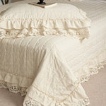 ensemble literie coton quilting dentelle crème beige marron vintage shabby chic couverture taies oreillers