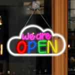 enseigne néon lumineuse WE ARE Open rose jaune bleu blanc moderne chaîne suspension câble