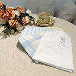 serviettes table tissu blanc bleu rayures modernes classiques décoration table maison