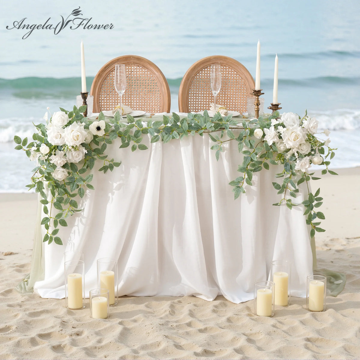 décoration romantique table mariage fleurs artificielles roses feuilles vertes bougies