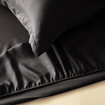 housse lit noire uni satinée élastique moderne 140cm 160cm 200cm polyester