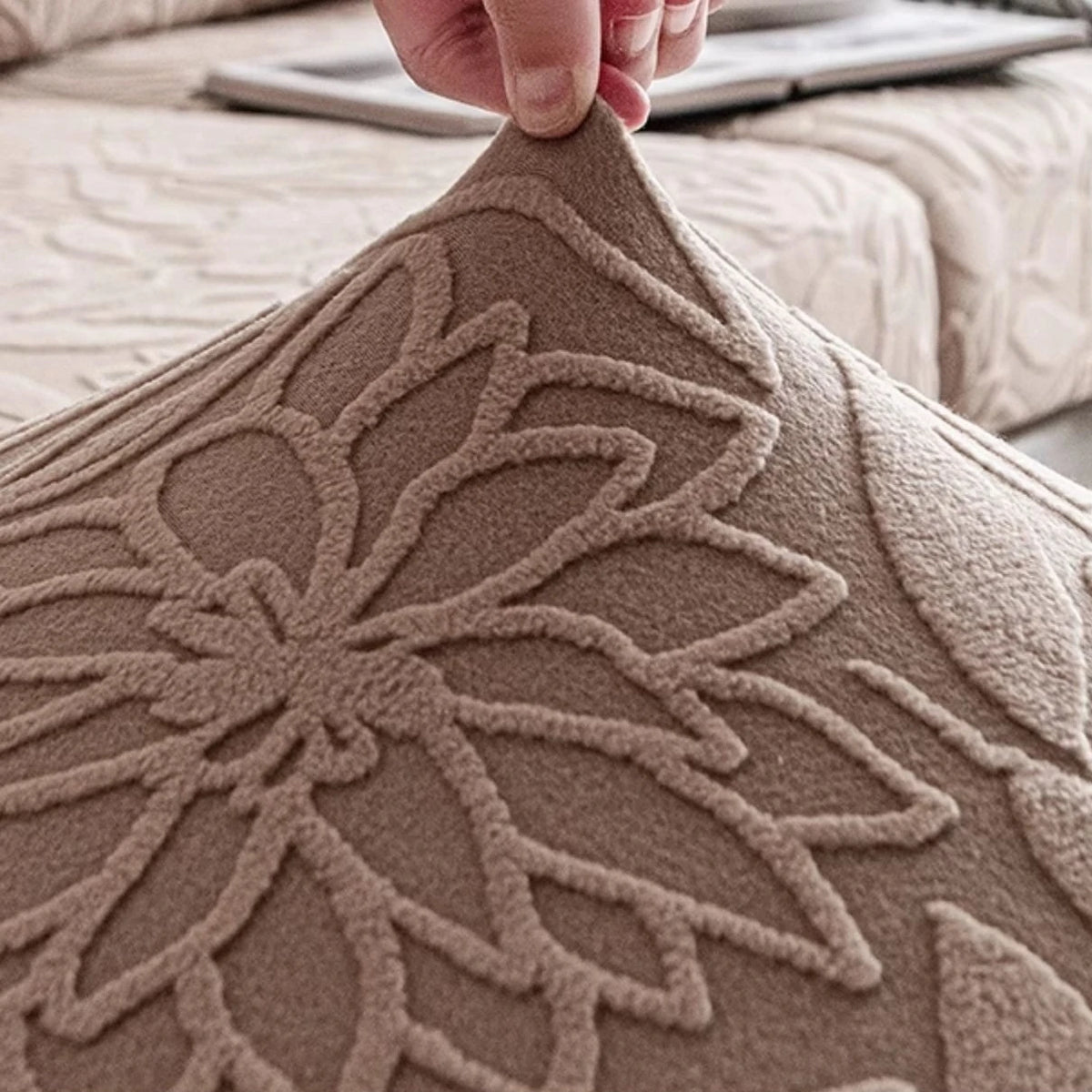 housse canapé extensible beige fleurs imprimées moderne salon tissu jacquard protection animaux