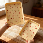 assiettes modernes cerises rouges deco alimentaire maison beige clair multifonctionnelle