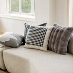 coussin patchwork géométrique polyestère carré contemporain gris noir blanc decoration nordic
