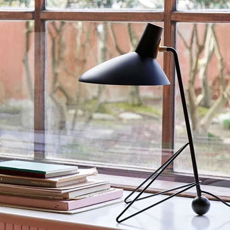 lampadaire led vintage noir pied trépied angle salon chambre coucher abatjour conique mid century
