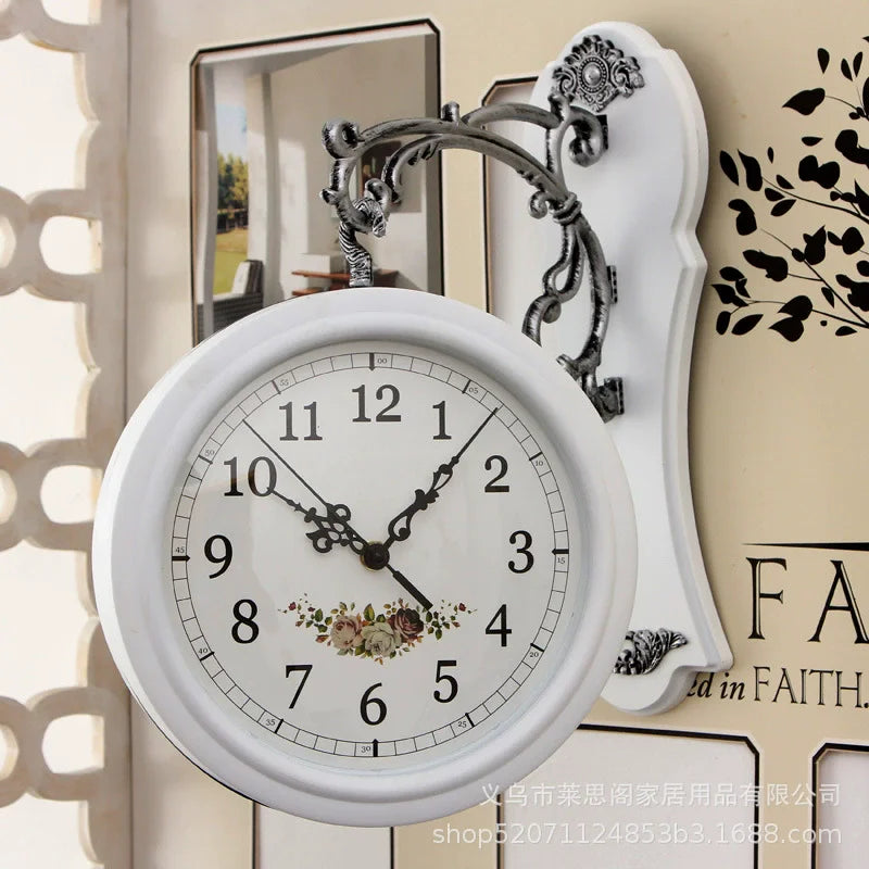 horloge murale vintage motif floral blanc doré fixation européen minimaliste