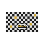Motif de damier noir et blanc avec le texte "Aloha" dans un ovale doré.