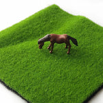 tapis artificiel vert pelucheux moderne décoration extérieure anniversaire exposition bricolage deux poupées chevaux