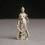 statue bouddhiste miniature dorée traditionnelle relief détails vêtements bronze religieux