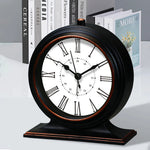 horloge table classique quartz aiguille brun foncé cadre bois chiffres romains transparent verre vintage
