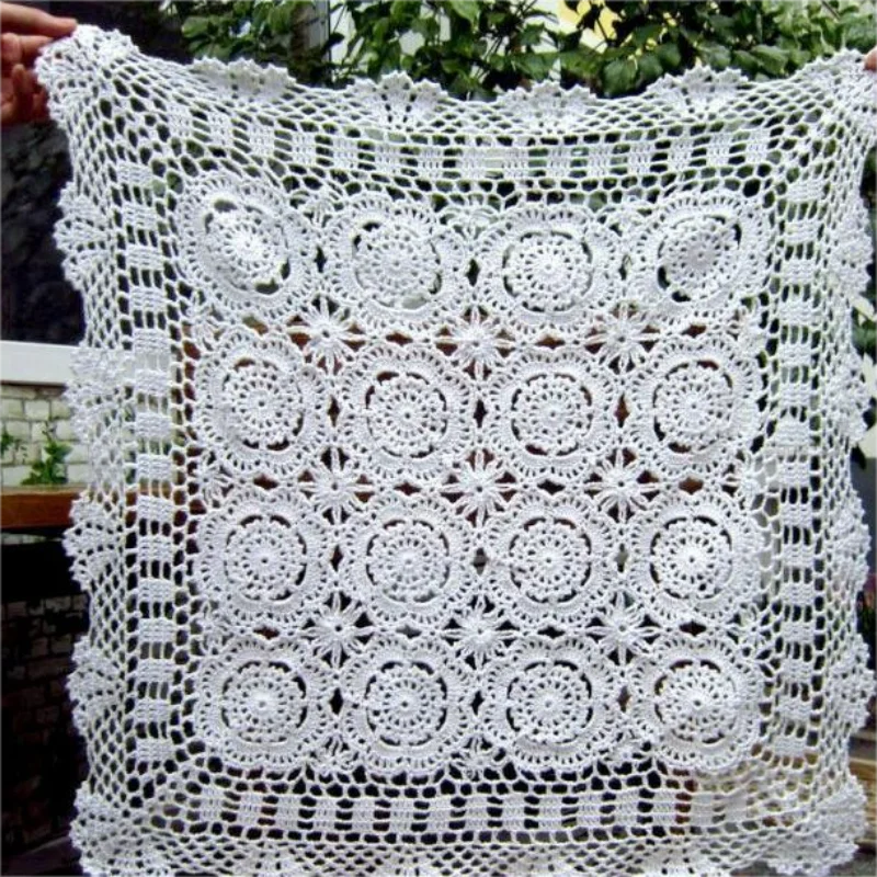 serviette table traditionnelle crochetée motif circulaire couleur beige claire