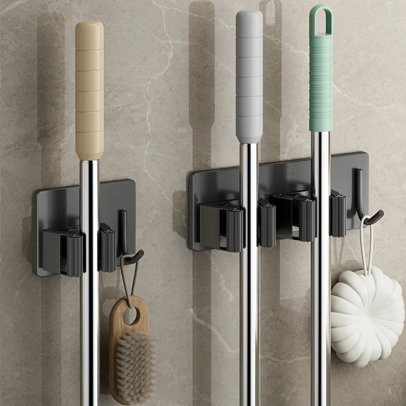 porte balais porte couverts adhésif mur noir gris moderne rangement cuisine salle bain