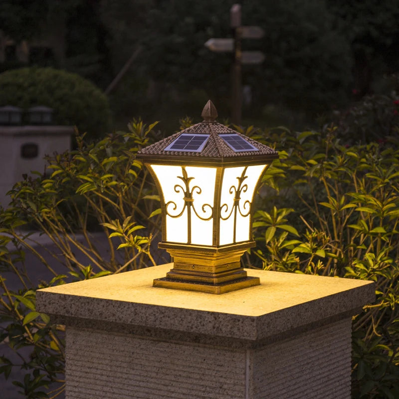 lampe solaire dorée ornementation florale classique éclairage extérieur vintage autoinstallationénergie solaire