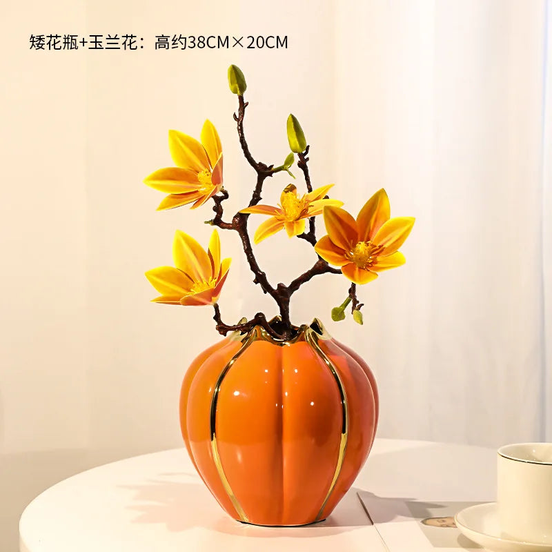 vase moderne élégant orange vert rayures bordure dorée fleurs artificielles décoration intérieure table salon