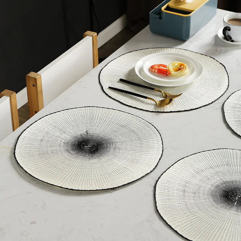 placemat moderne blanc noir rayures concentriques tissu table décoration