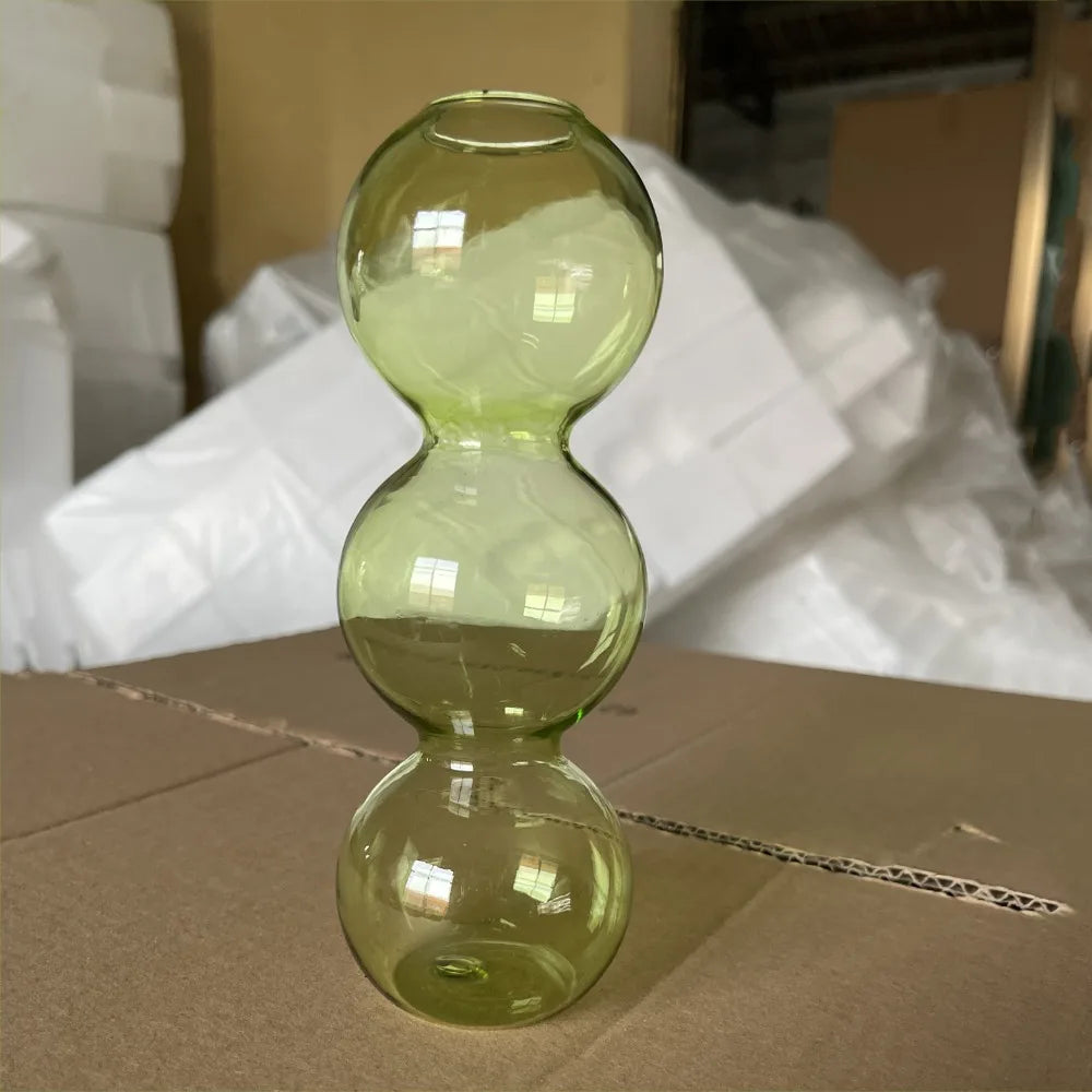 vase verre moderne transparent sphères empilées bleu rose pâle minimaliste