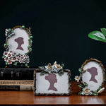 cadres photo vintage décoratifs fleurs magnolias roses boissons anciens livres