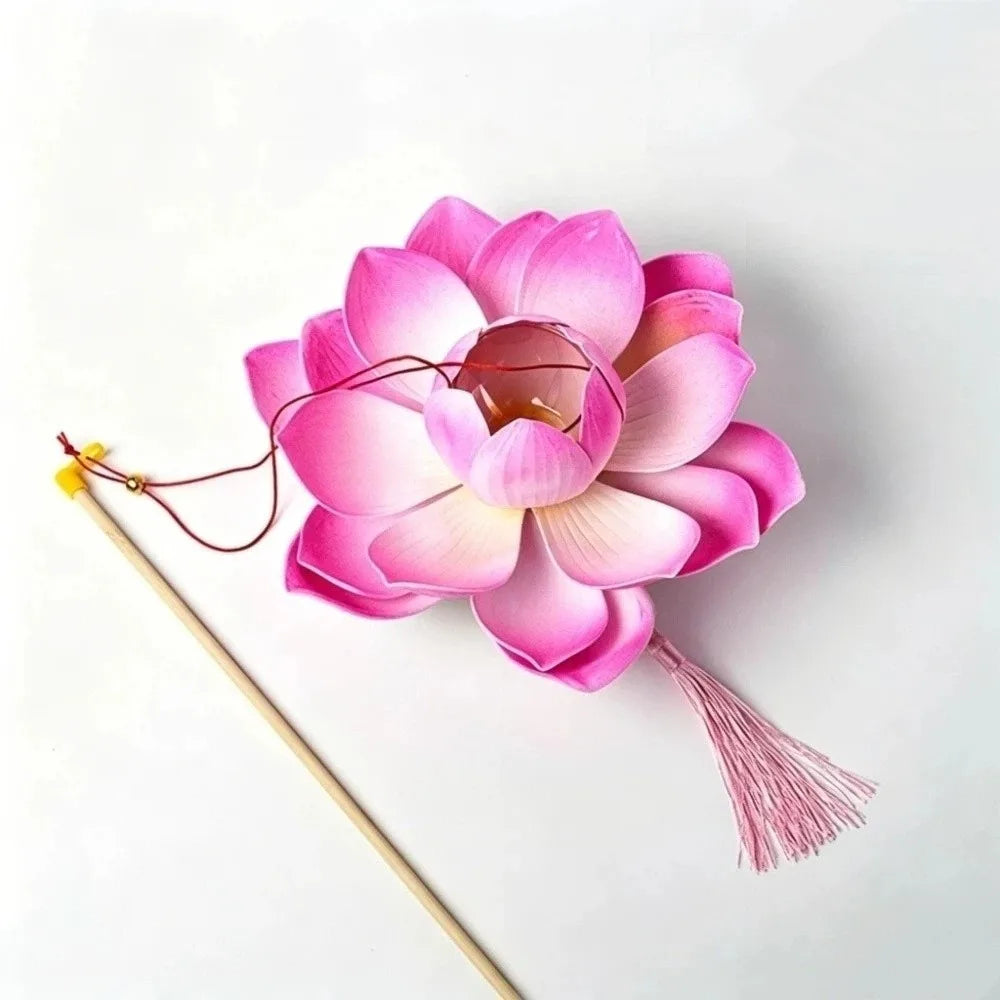 lanterne fleur lotus rose jaune feuilles details traditionnelle artisanale tassel soie portable festive