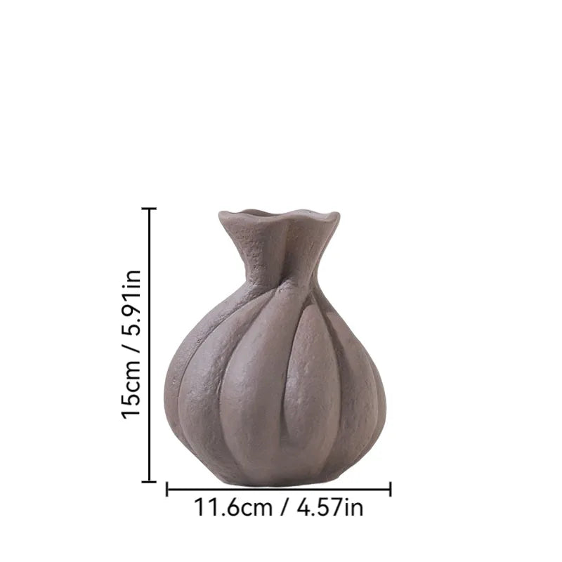 vases céramique texturé moderne minimaliste fougères séchées décoration intérieure arrondis lignes verticales blanches brunes