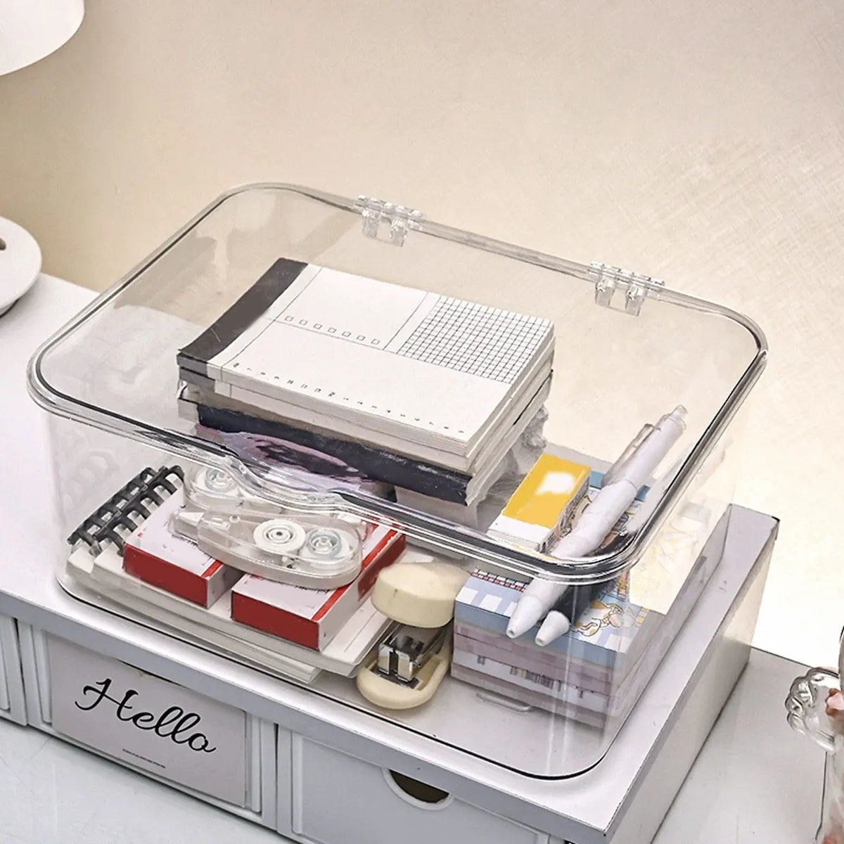 boîte rangement transparente moderne poignées stylos épingles rubans adhésifs clous carnet organisateur minimaliste