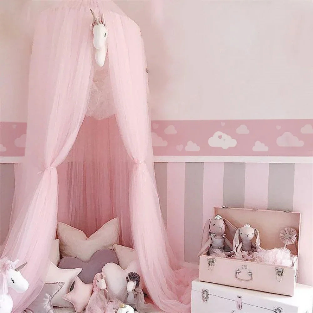 ruban decoratif adhesif nuages coeurs rose clair mur chambre enfants decoration intérieure