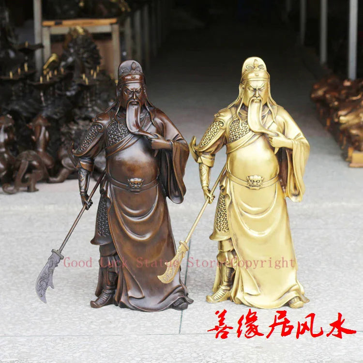 statue bronze doré guerrier traditionnel chinois longue barbe bâton faucille détails sculptés complexe