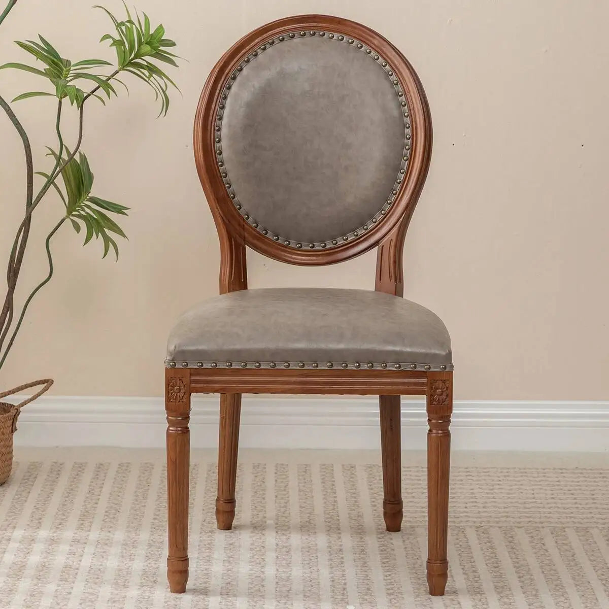 chaises classiques velours cuir marron gris beige vert foncé bleu foncé salle manger restaurant